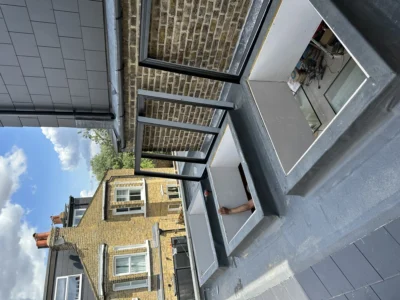 London rear extension with anthracite aluminium windows being fitted