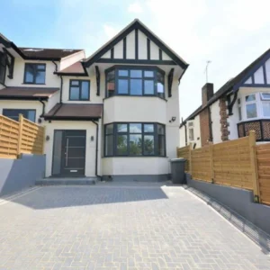 Refurbished London home with anthracite aluminium bay windows