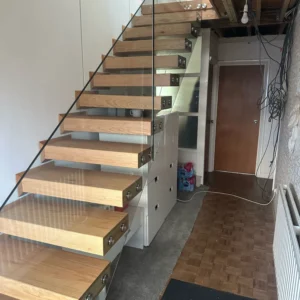 Frameless glass balustrade on London oak floating stairs
