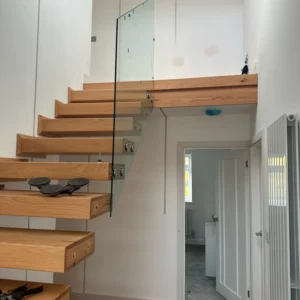 Frameless glass balustrade on London floating oak stairs