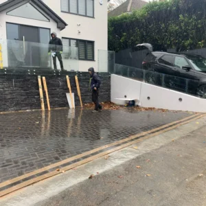 Frameless glass balustrade to London driveway frontage