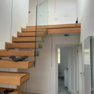 Frameless glass staircase balustrade, London home