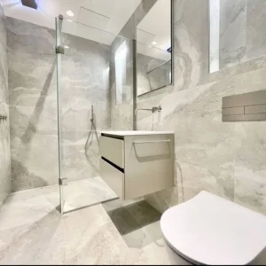Frameless walk-in glass shower screen, London bathroom