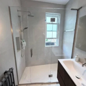 Frameless glass shower screen, London bathroom