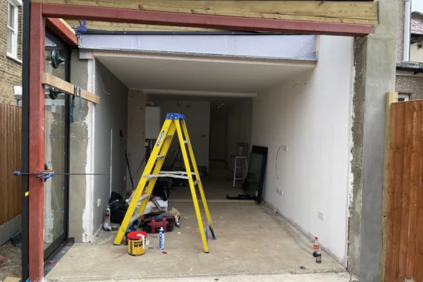 Frameless glass corner wall on London garden extension